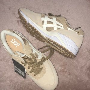 SALE🤗 Asics | beige & white men lifestyle shoes